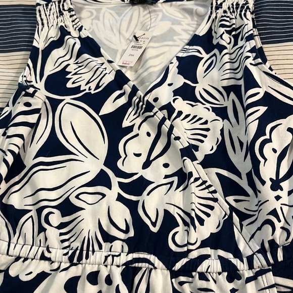 BNWT Talbots dress size Med Petite. Such a flattering cut! - Picture 9 of 10